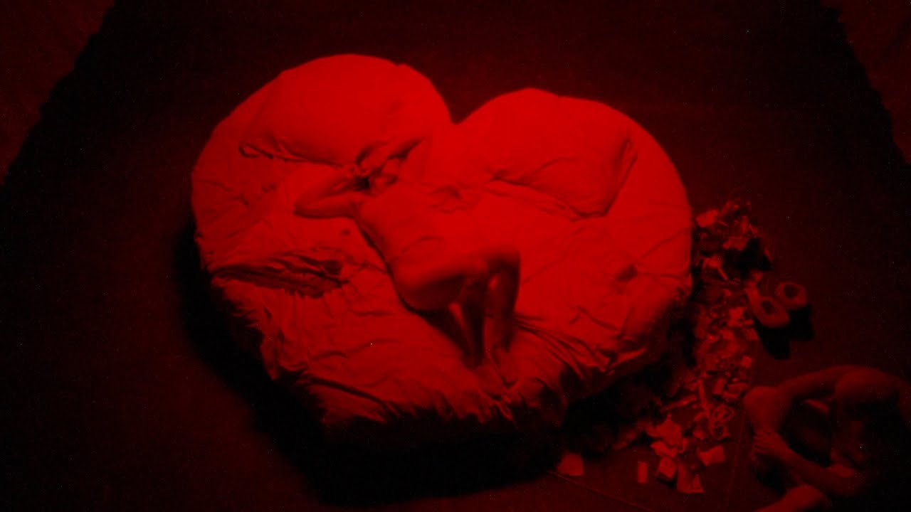 BED – heart shaped bed